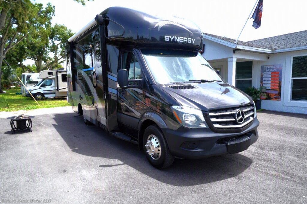 Used 2017  Thor  Synergy 24SP by Thor from Kaab Motor LLC in Gibsonton, FL