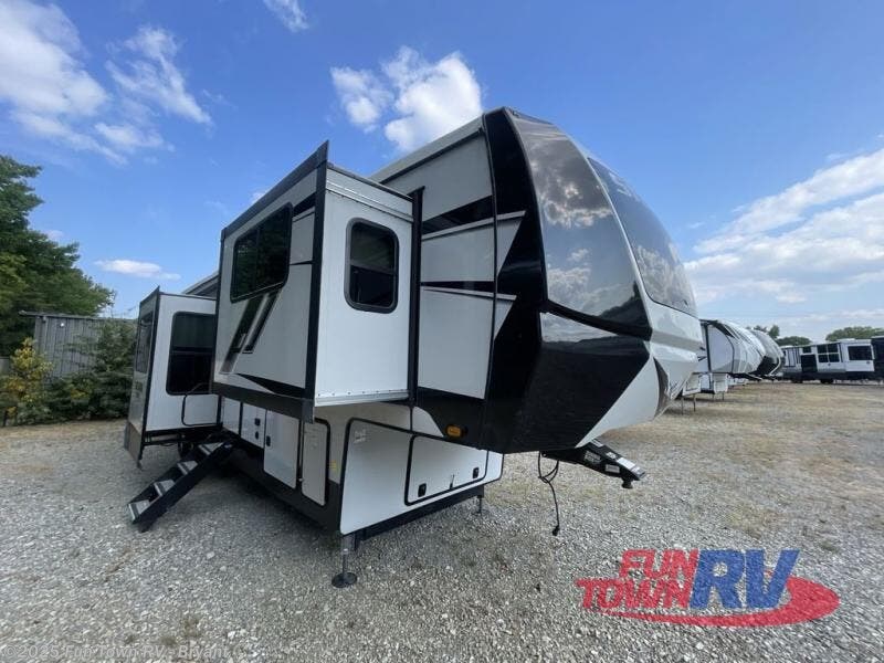 Used 2022 Forest River Sierra Luxury 391FLRB available in Bryant, Arkansas