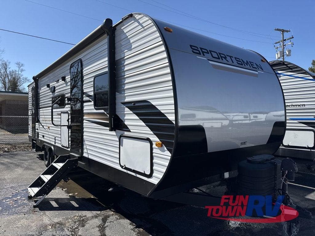 Used 2025 K-Z Sportsmen Select 261BHSL available in Rockford, Michigan