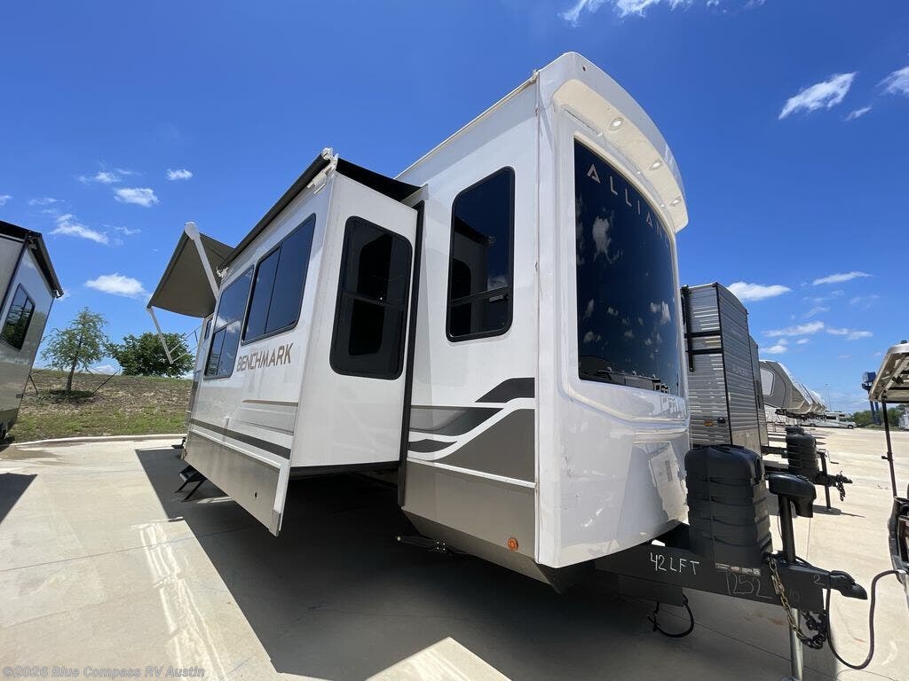 New 2026 Alliance RV Benchmark 42LFT available in Buda, Texas