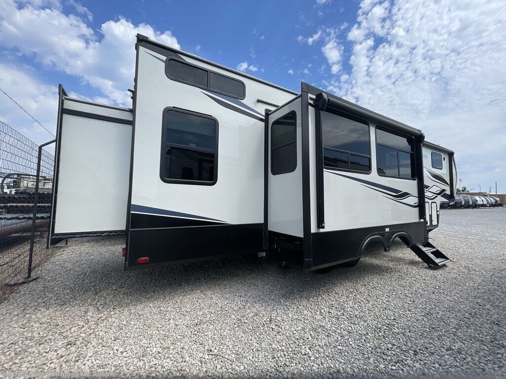 Used 2022 Keystone Montana High Country 335BH available in Buda, Texas