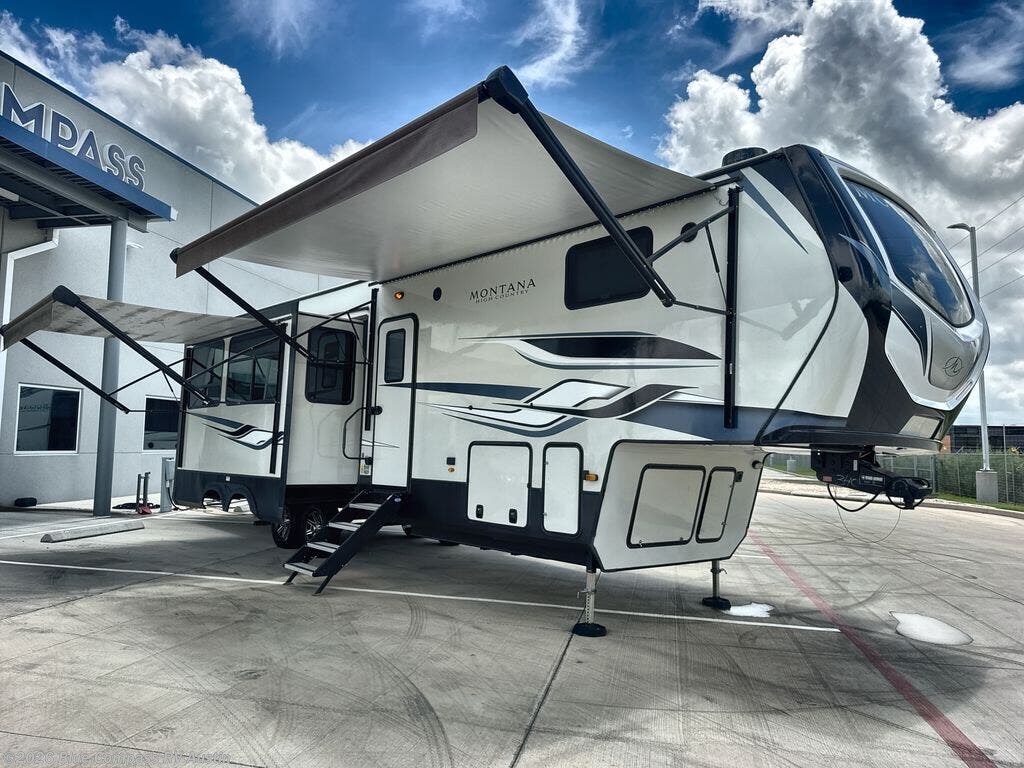 Used 2022 Keystone Montana 335BH available in Buda, Texas