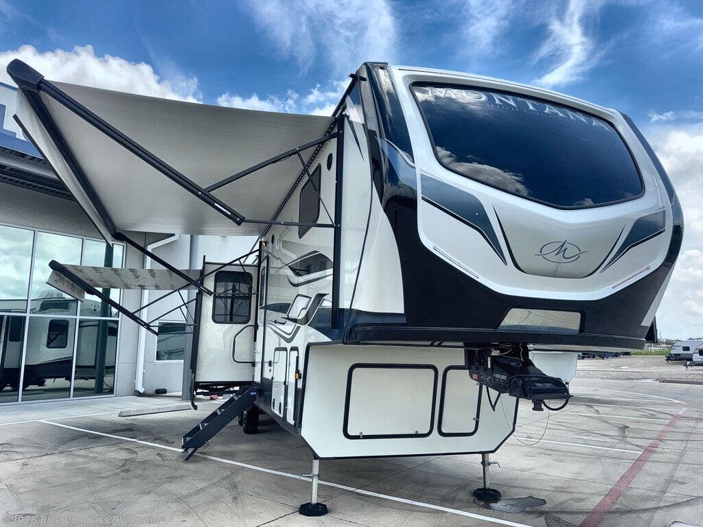 Used 2022 Keystone Montana 335BH available in Buda, Texas