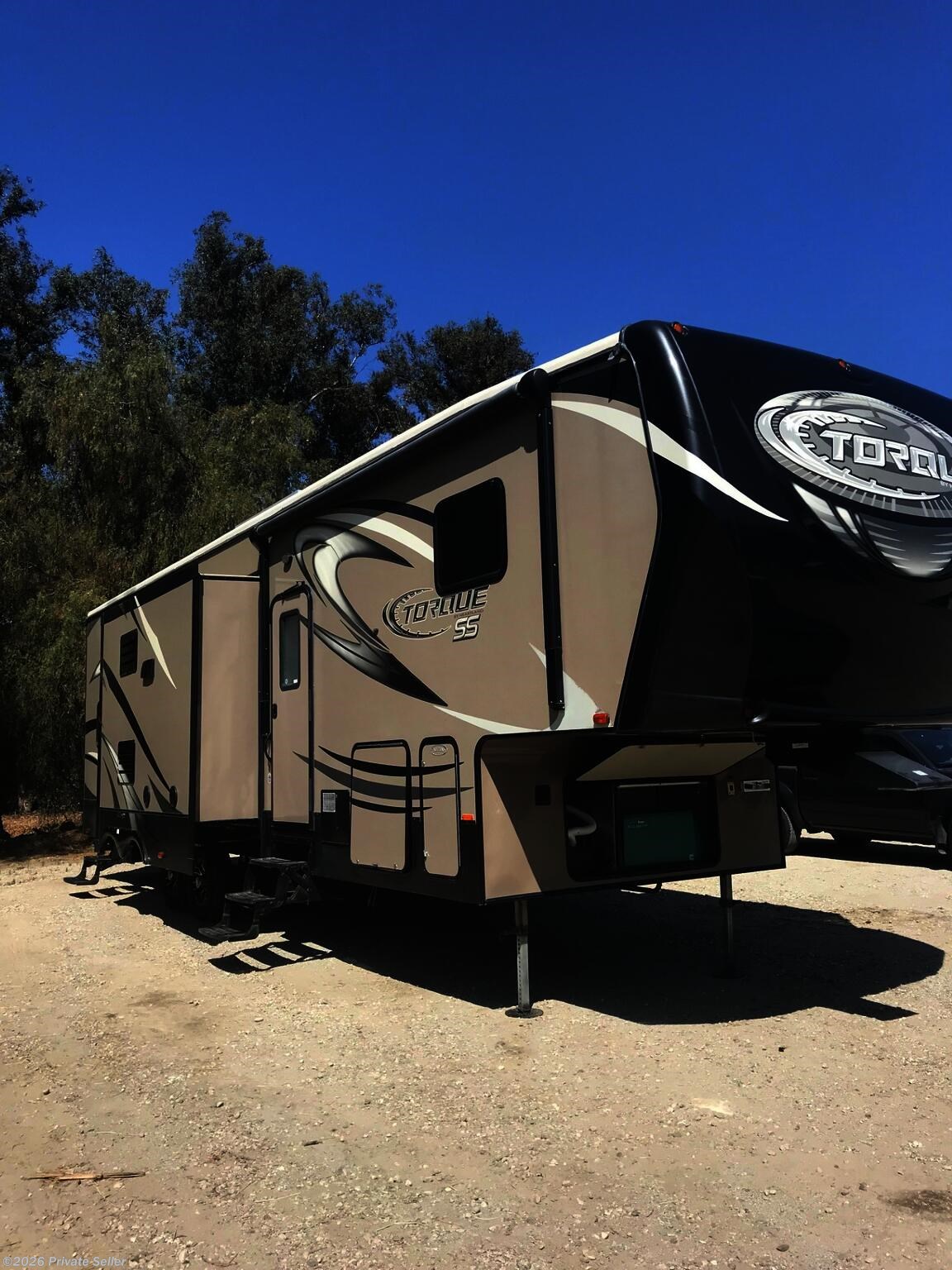 Used 2014 Heartland Torque Torgue SS model 325 with two baths available in Jurupa Valley, California