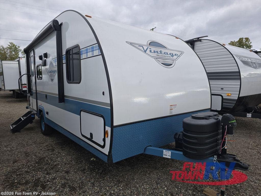 New 2025 Gulf Stream Yellowstone Vintage  19CSK available in Jackson, Michigan