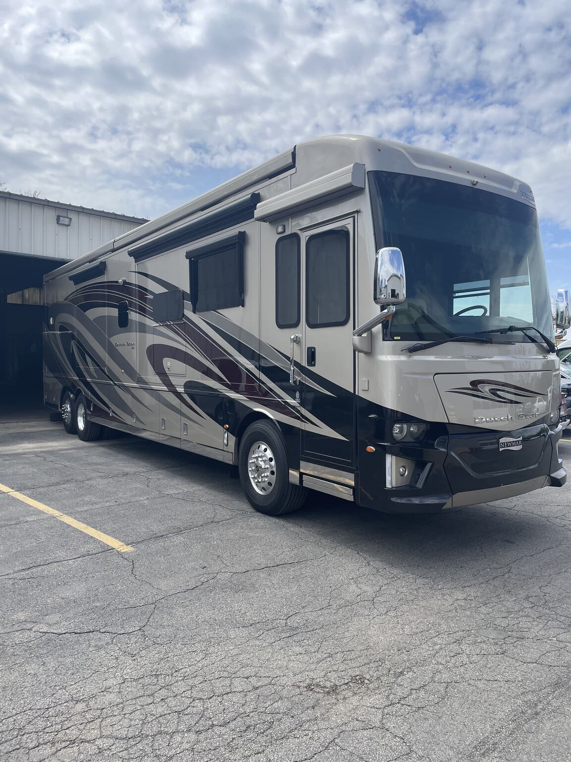 Used 2019 Newmar Dutch Star 4362 LOCATED IN LIBERTYVILLE IL. 60048 available in , Florida