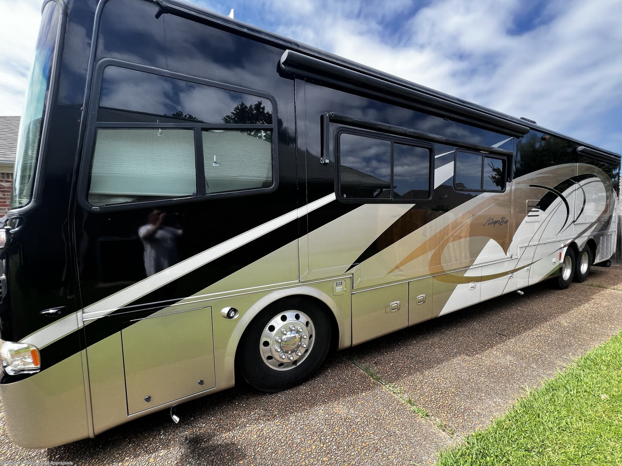 Used 2008 Tiffin Allegro Bus 42QRP LOCATED IN RIDGELAND MS. 39157 available in , Florida