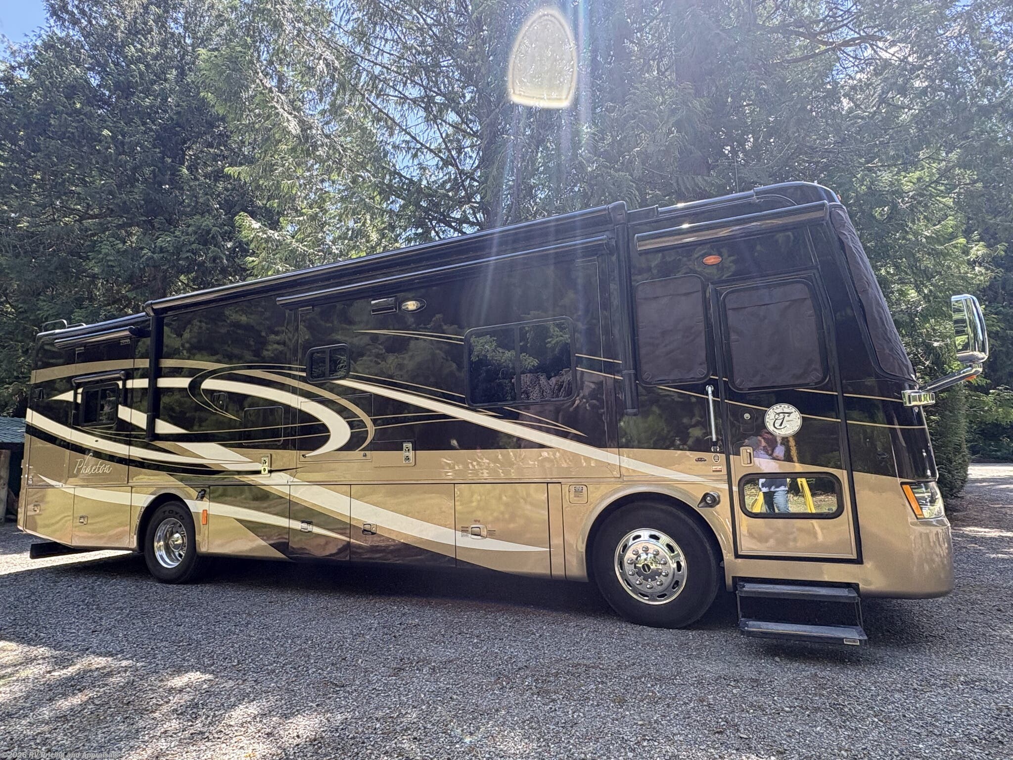 Used 2010 Tiffin Phaeton 36QSH LOCATED IN MAPLE VALLEY WA. 98038 available in , Florida