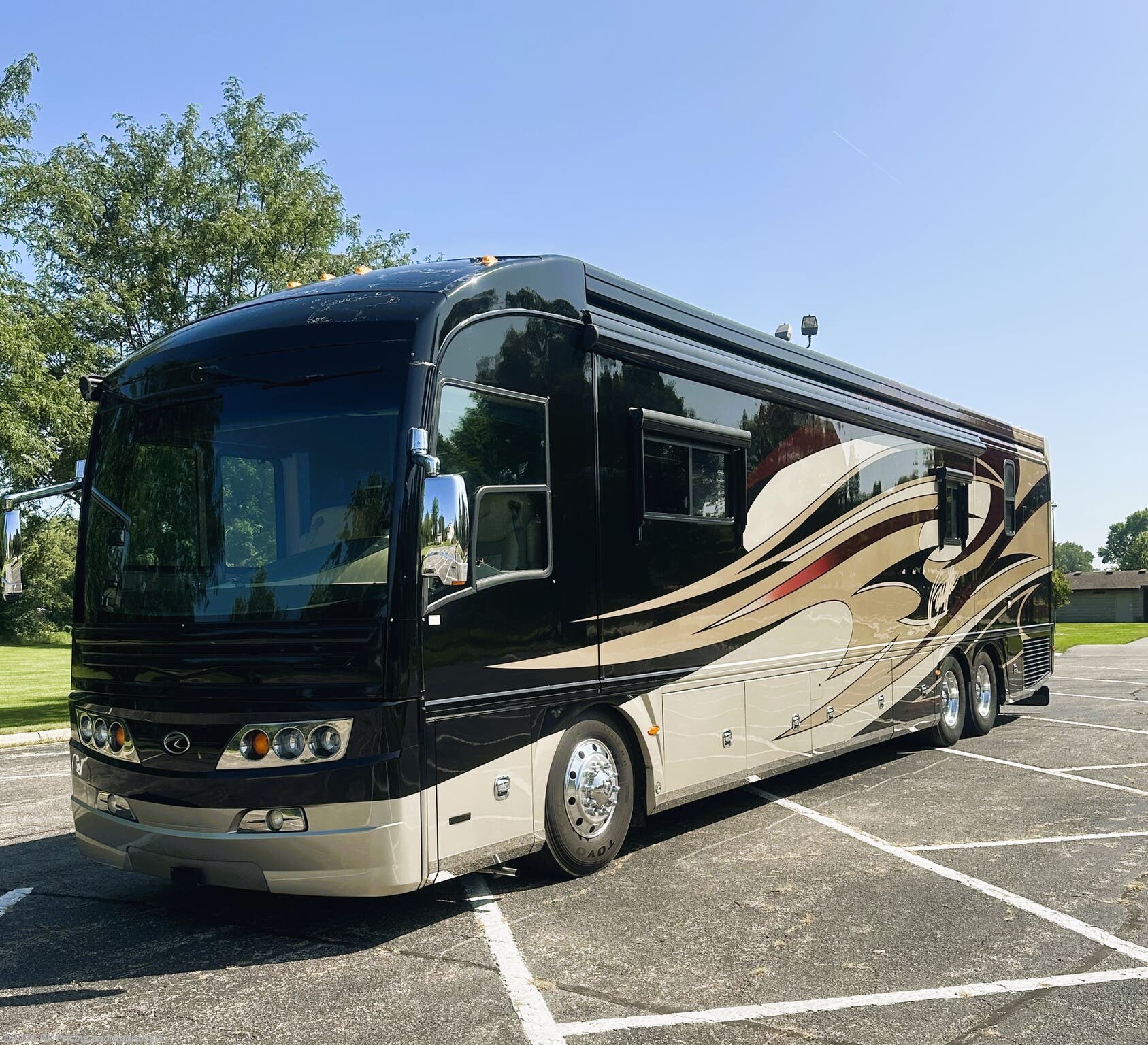 Used 2011 American Coach American Eagle 45T LOCATED IN HELENVILLE WI. 53137 available in , Florida