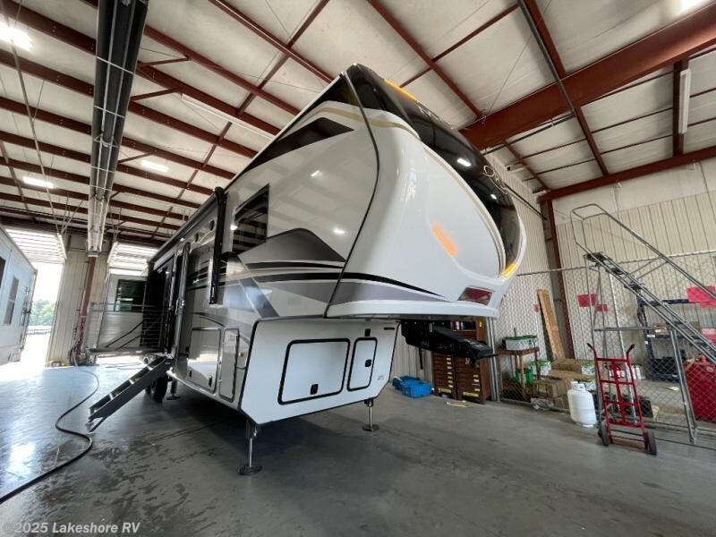 New 2025 Keystone Montana 3532SP available in Muskegon, Michigan