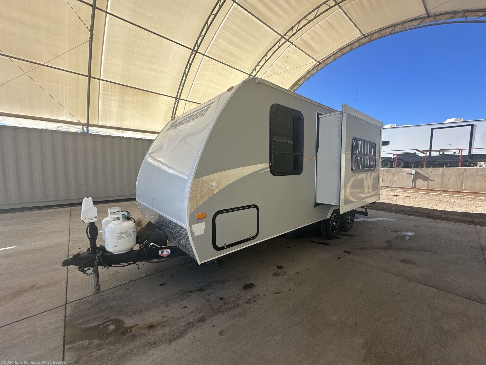 Used 2016  Winnebago Micro Minnie 2106FBS by Winnebago from Blue Compass RV St. George in Hurricane, UT