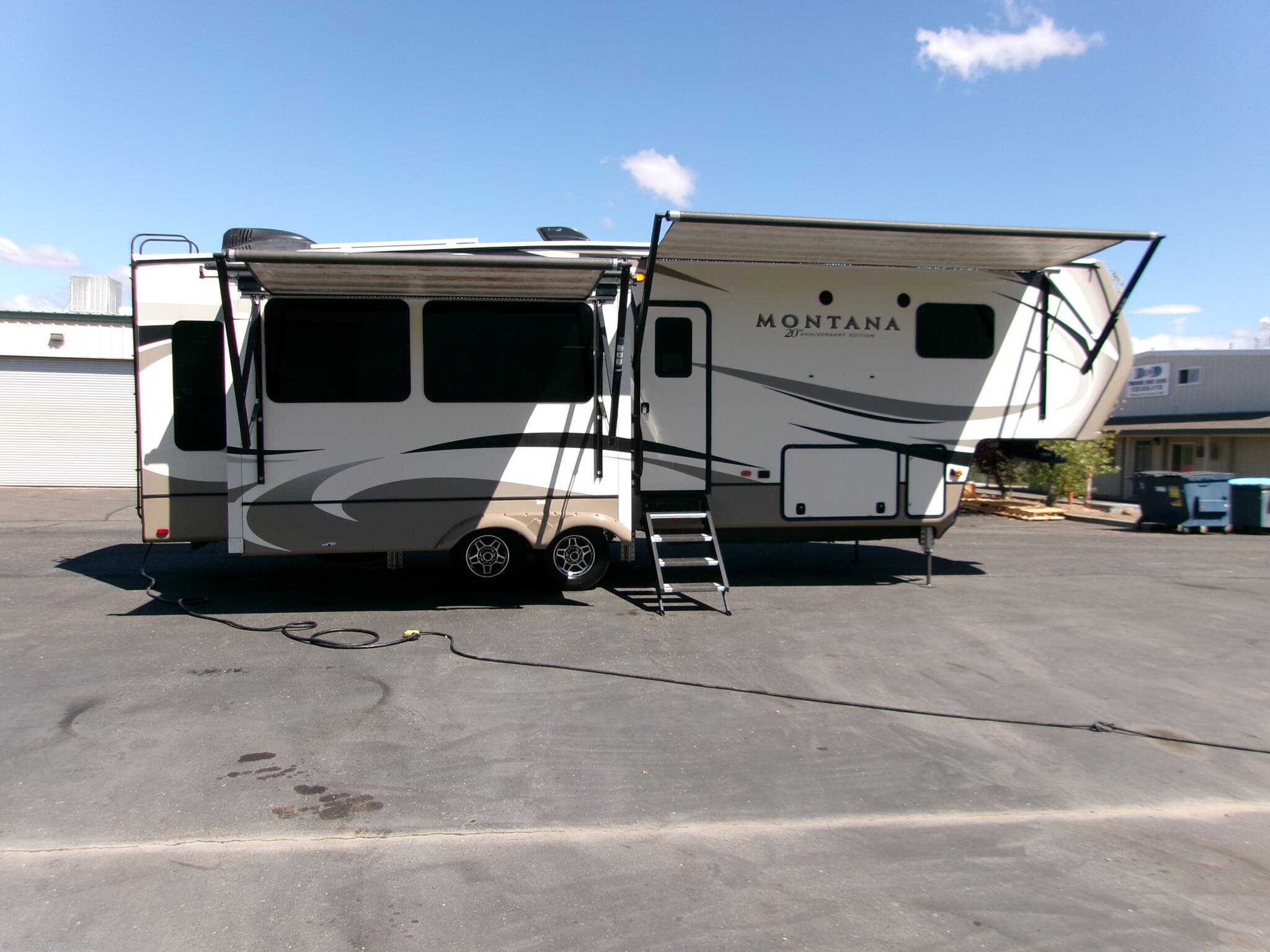 Used 2019  Keystone Montana 3120 by Keystone from AMS Wholesale in Placerville, CA