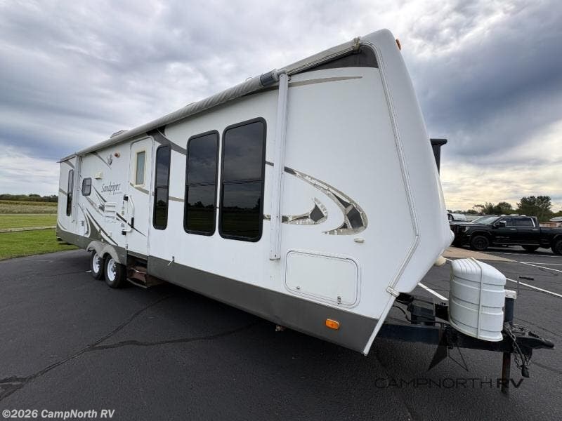 Used 2009  Forest River Sandpiper 29RL by Forest River from CampNorth RV in Schoolcraft, MI