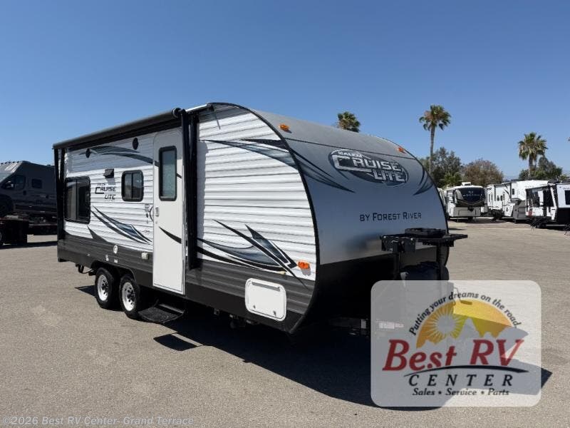 Used 2017 Forest River Salem Cruise Lite 191RDXL available in Grand Terrace, California