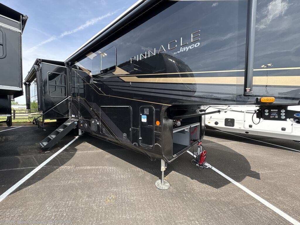 New 2026 Jayco Pinnacle 38FBRK available in Franklin, Kentucky