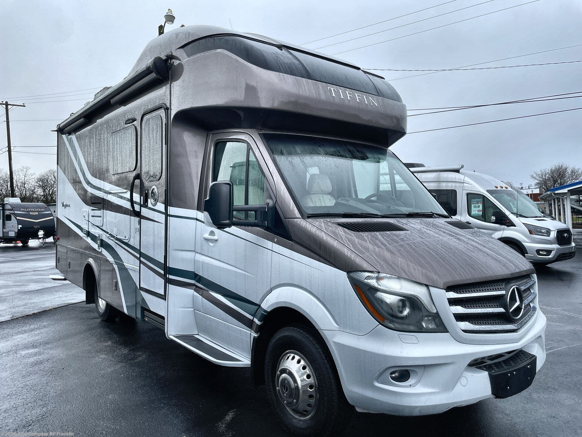 Used 2019  Tiffin Wayfarer 24 FW by Tiffin from Blue Compass RV Franklin in Franklin, KY