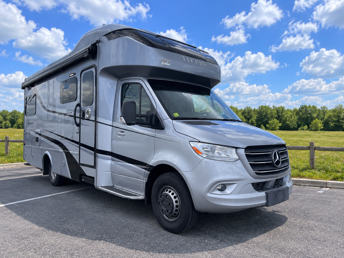 Used 2020  Tiffin Wayfarer 24TW by Tiffin from For Sale By Owner in Ville Platte, LA
