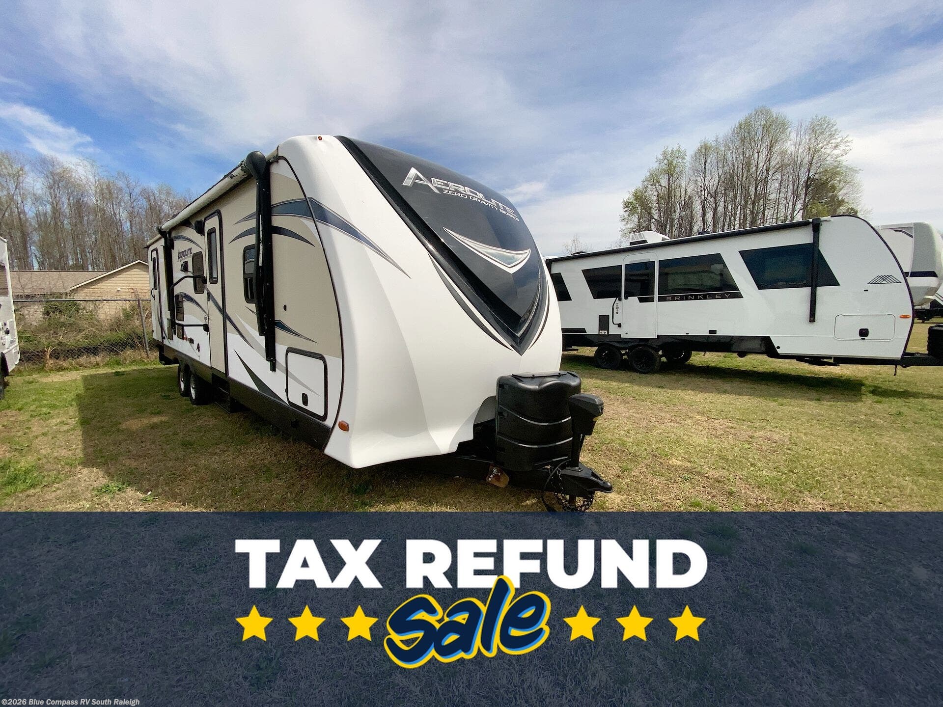 Used 2017 Dutchmen Aerolite Luxury Class 282DBHS available in Benson, North Carolina