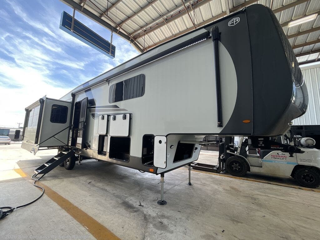 New 2027 Forest River Rockwood Signature 401SFB available in Benson, North Carolina