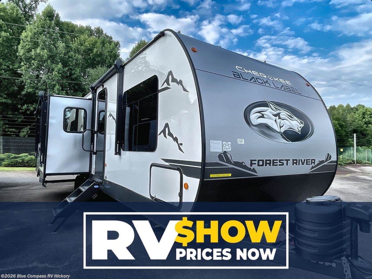 New 2025 Forest River Cherokee Wolf Den 273XLKBL available in Claremont, North Carolina