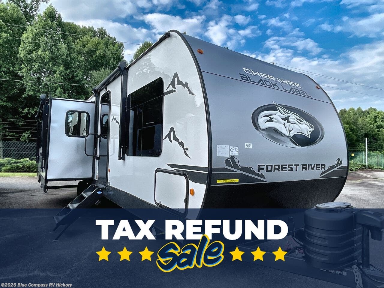 New 2025 Forest River Cherokee Wolf Den 273XLKBL available in Claremont, North Carolina