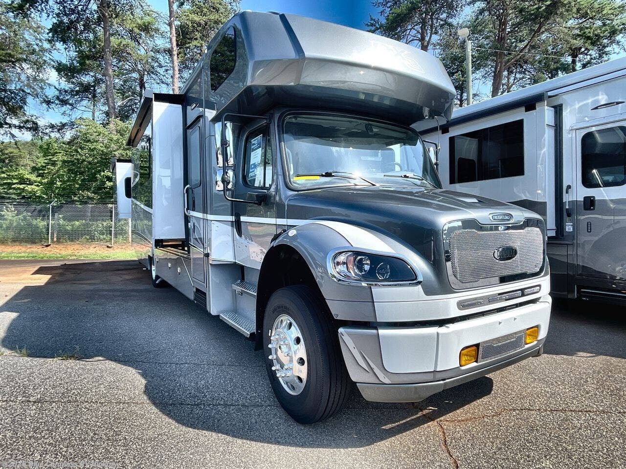 Used 2022 Dynamax Corp DX3 37TS available in Claremont, North Carolina