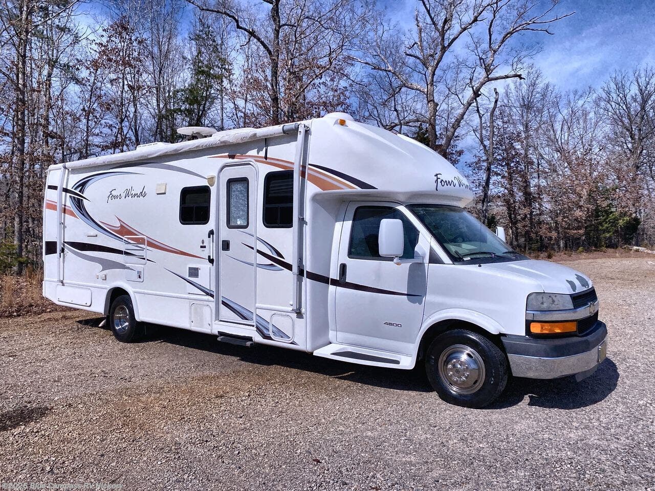 Used 2011 Thor Motor Coach Four Winds Siesta 28BK available in Claremont, North Carolina