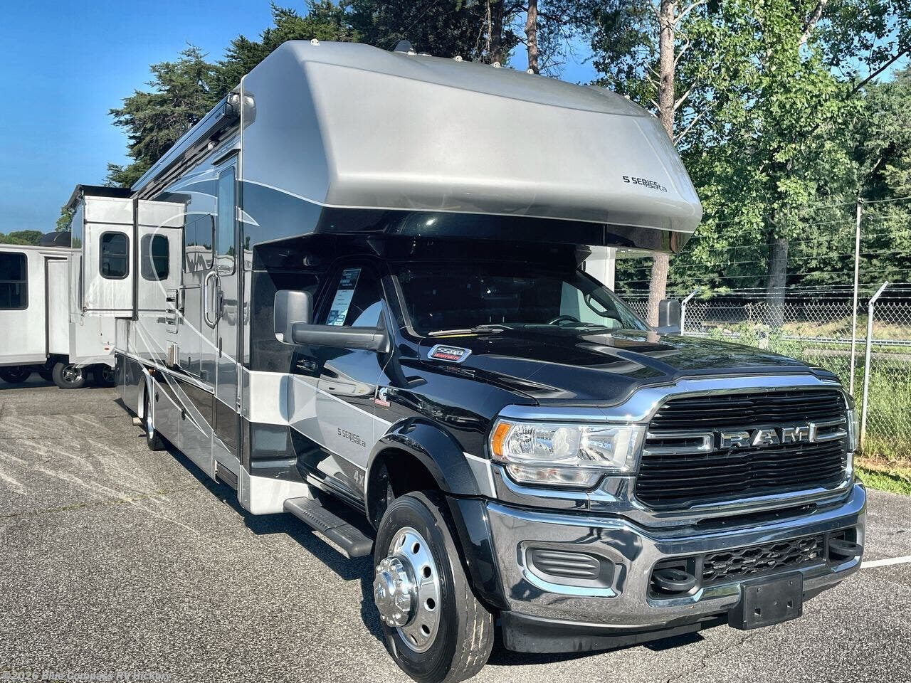 Used 2022 Dynamax Corp  Isata 5 34DS available in Claremont, North Carolina