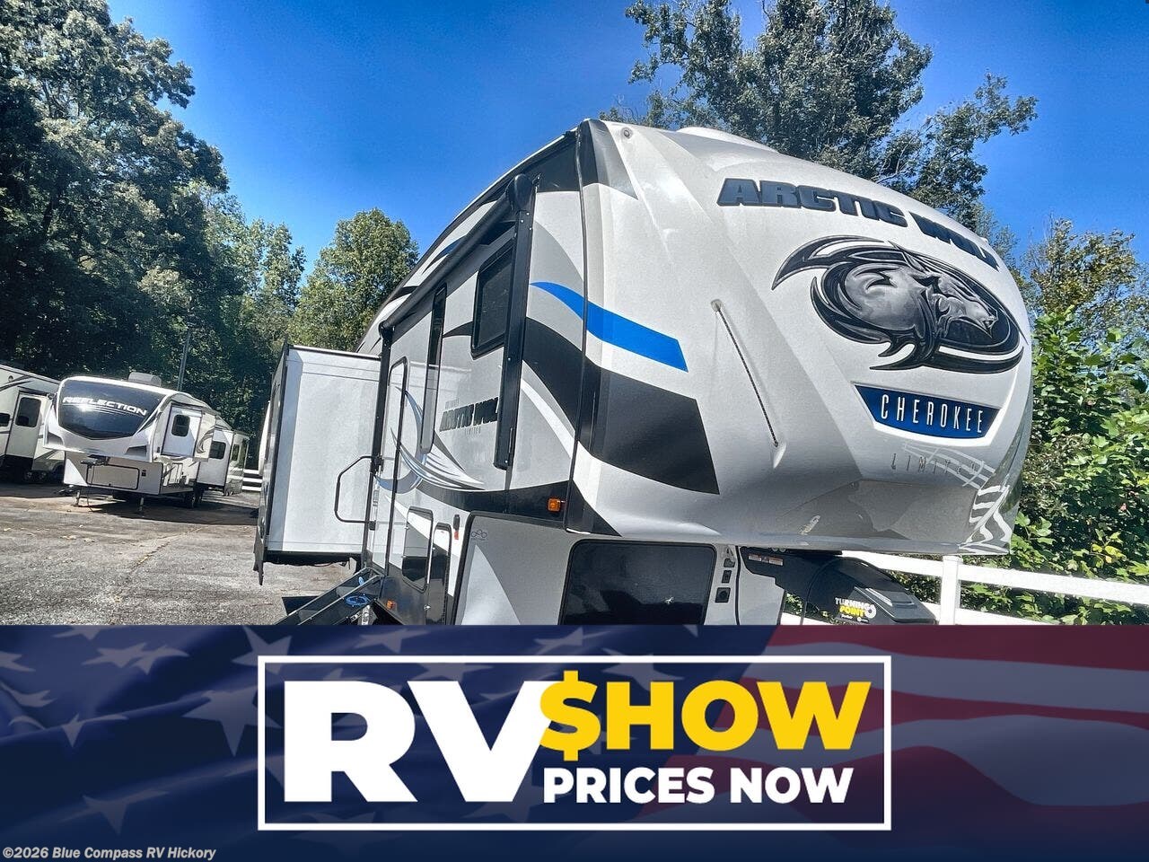 Used 2018  Forest River Cherokee Arctic Wolf 285DRL4 by Forest River from Blue Compass RV Hickory in Claremont, NC