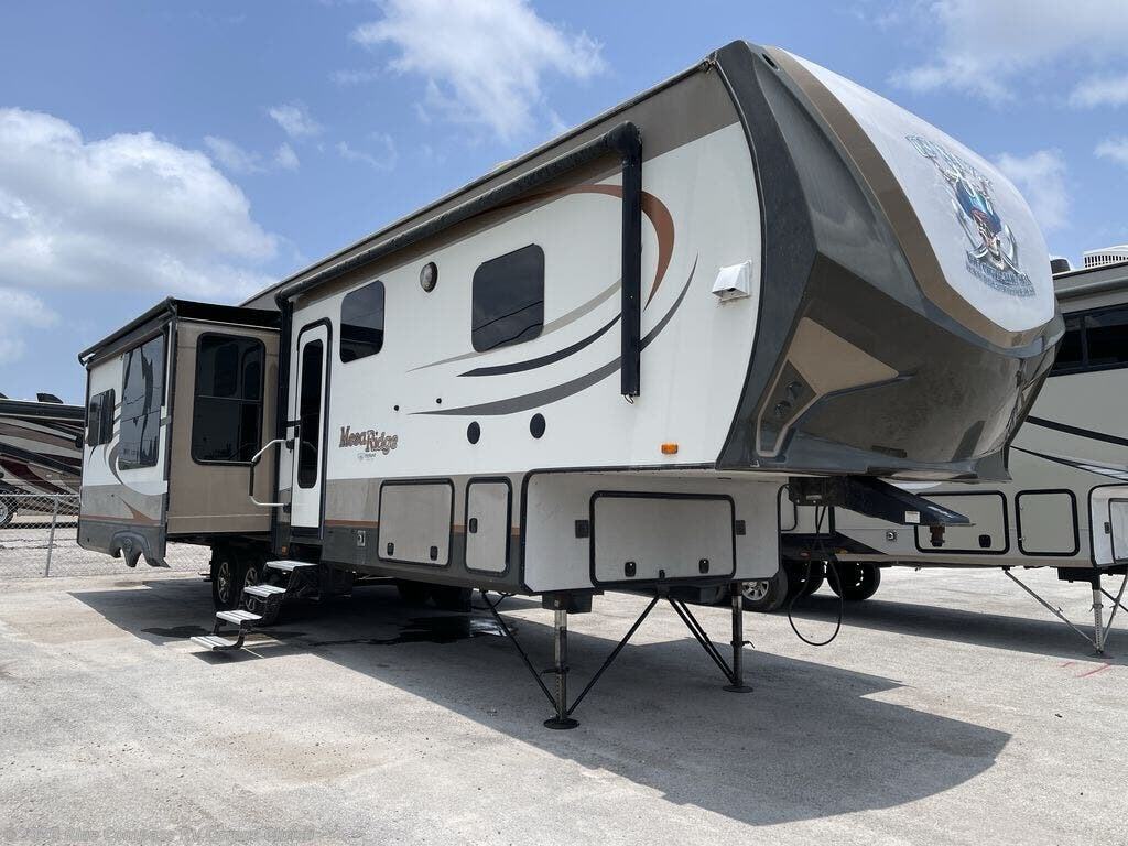 Used 2017 Highland Ridge Mesa Ridge 348RLS available in Corpus Christi, Texas