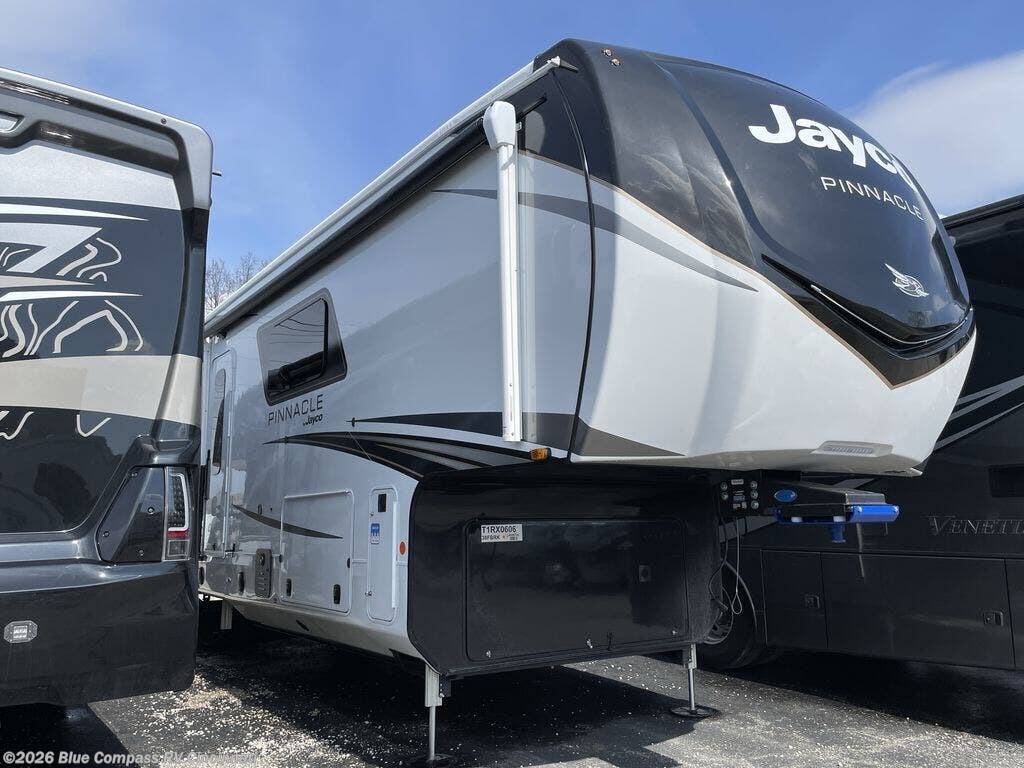 New 2026 Jayco Pinnacle 38FBRK available in Cincinnati, Ohio