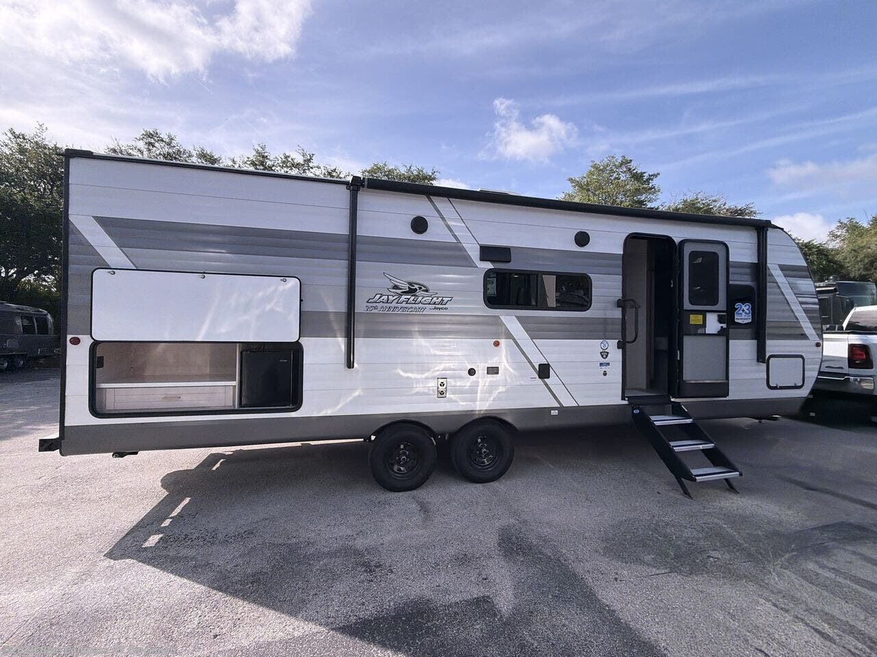 New 2027 Jayco Jay Flight SLX 261BHS available in Cincinnati, Ohio