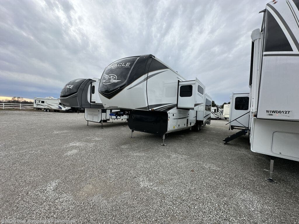 New 2027 Jayco Pinnacle 38FBRK available in Cincinnati, Ohio