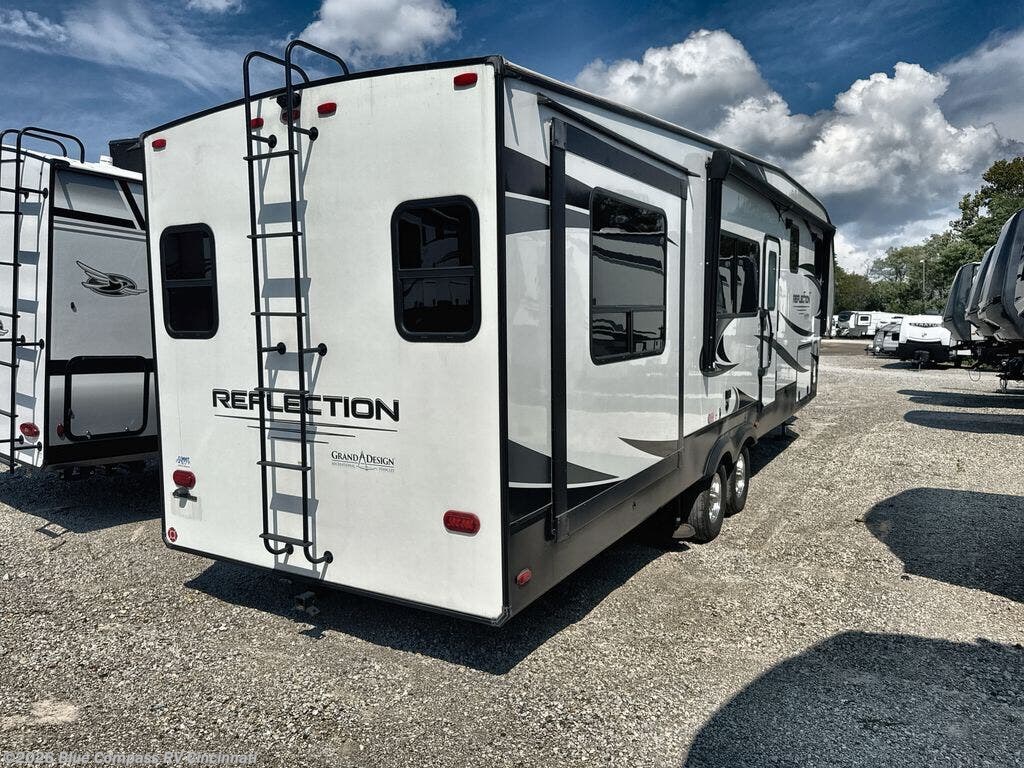 Used 2022  Grand Design Reflection 341RDS by Grand Design from Blue Compass RV Cincinnati in Cincinnati, OH