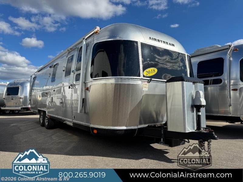 Used 2018  Airstream Classic 30RBQ Queen by Airstream from Colonial Airstream & RV in Millstone Township, NJ